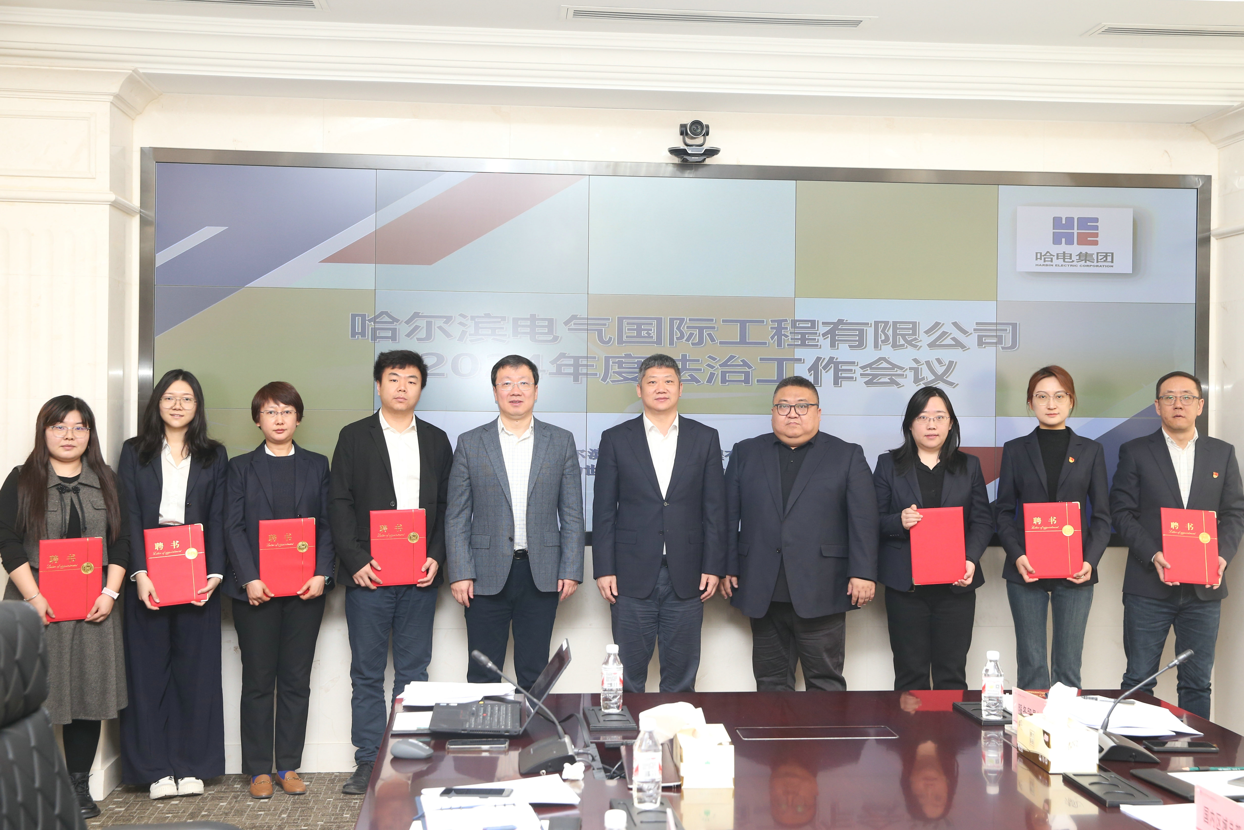亚洲必赢国际为部分重点部分执法照料揭晓聘书.jpg